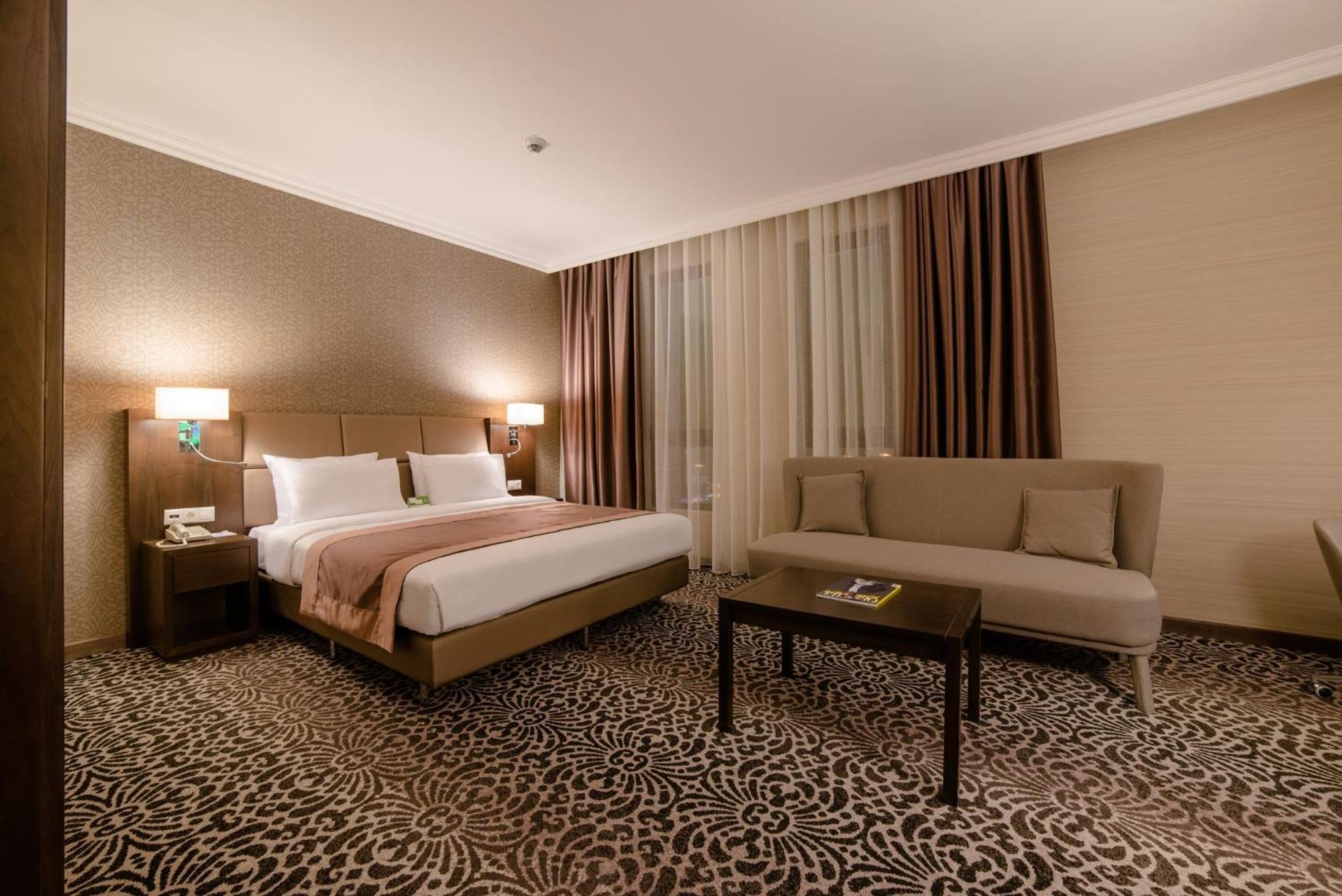 Holiday Inn Aktau By Ihg Exterior foto