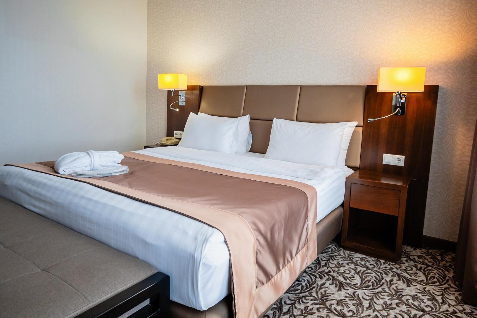 Holiday Inn Aktau By Ihg Exterior foto