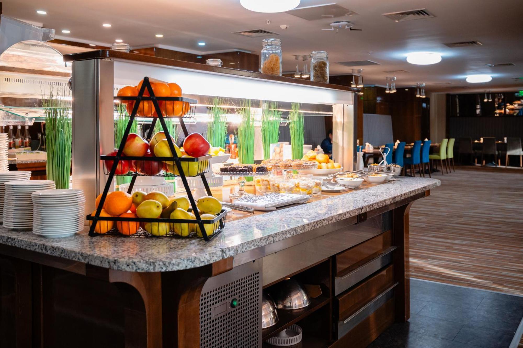 Holiday Inn Aktau By Ihg Exterior foto