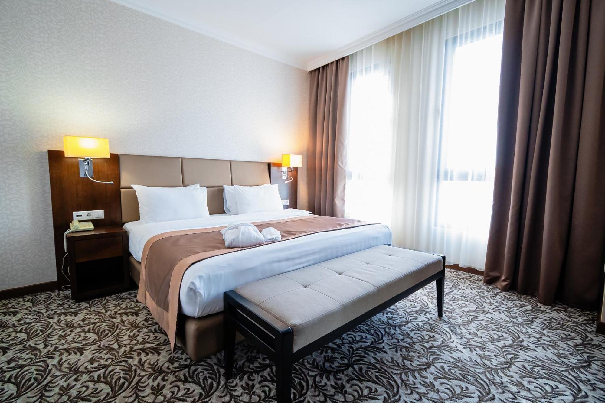 Holiday Inn Aktau By Ihg Exterior foto