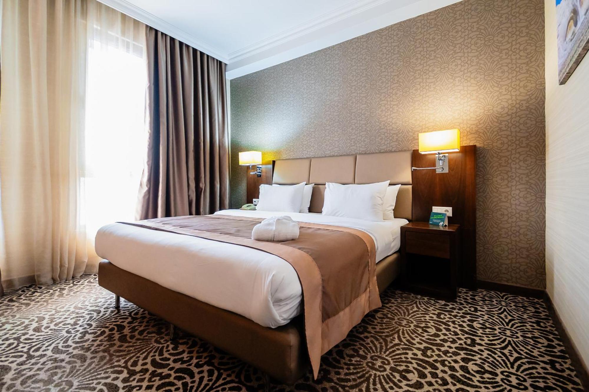 Holiday Inn Aktau By Ihg Exterior foto