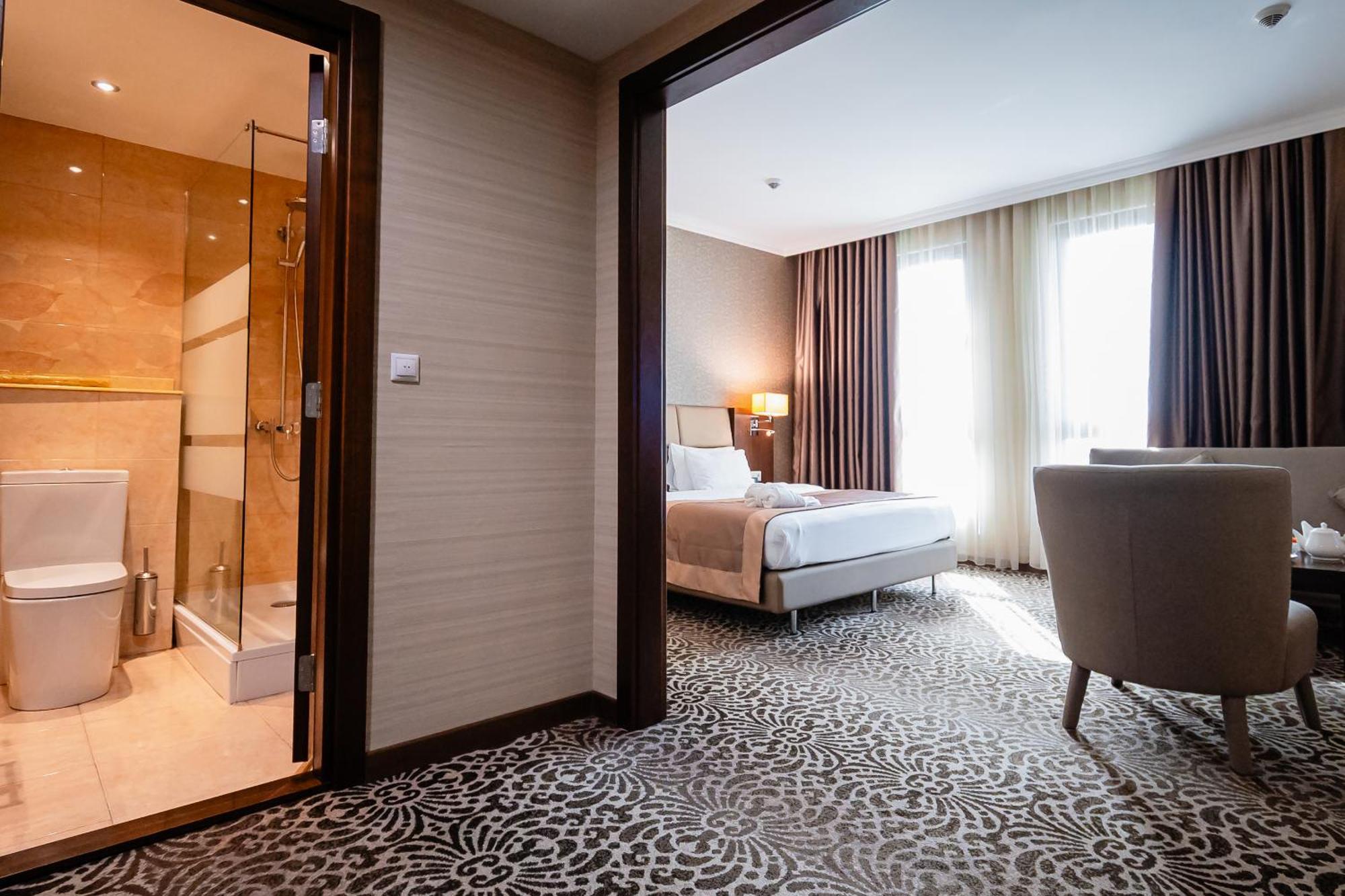 Holiday Inn Aktau By Ihg Exterior foto